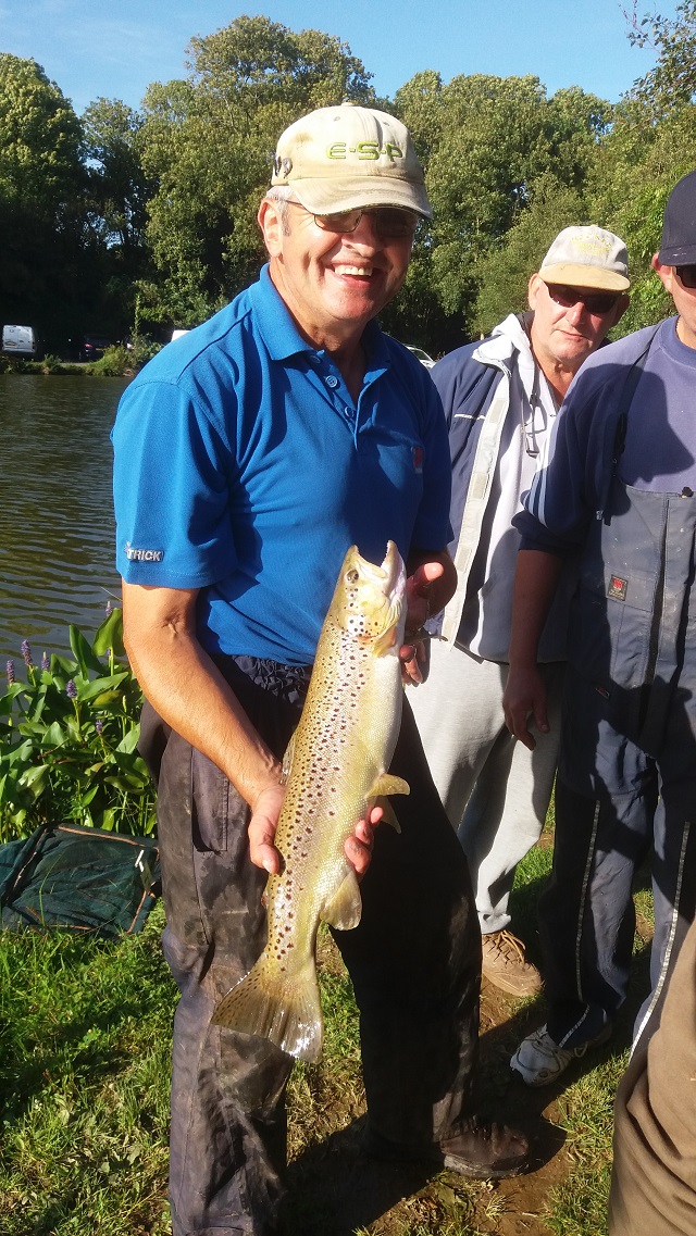 Chris_with_5lb_trout.